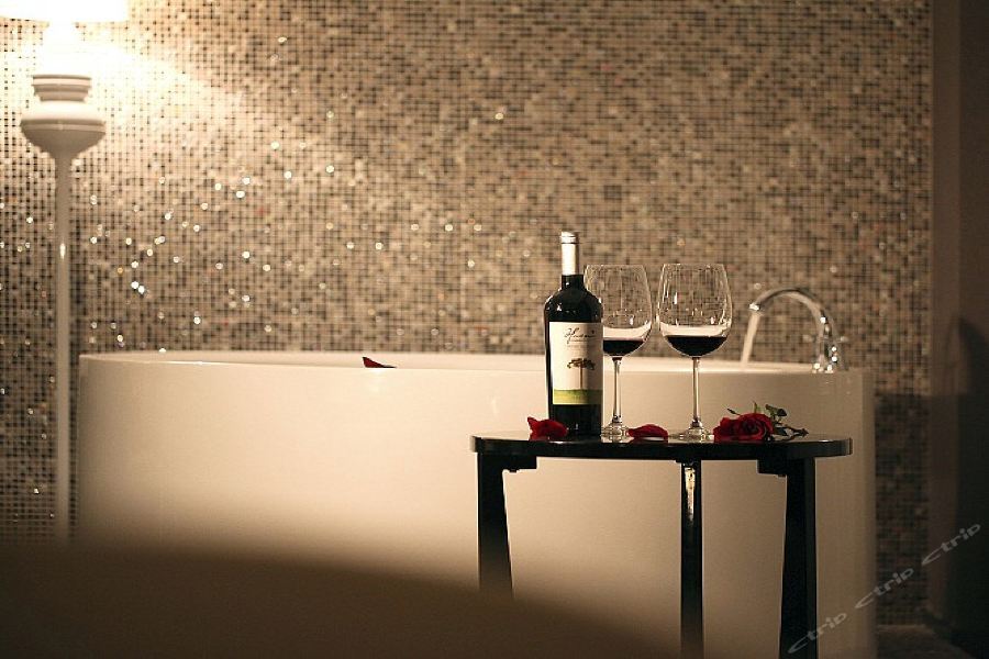 שניאנג Holz Hotel מראה חיצוני תמונה
