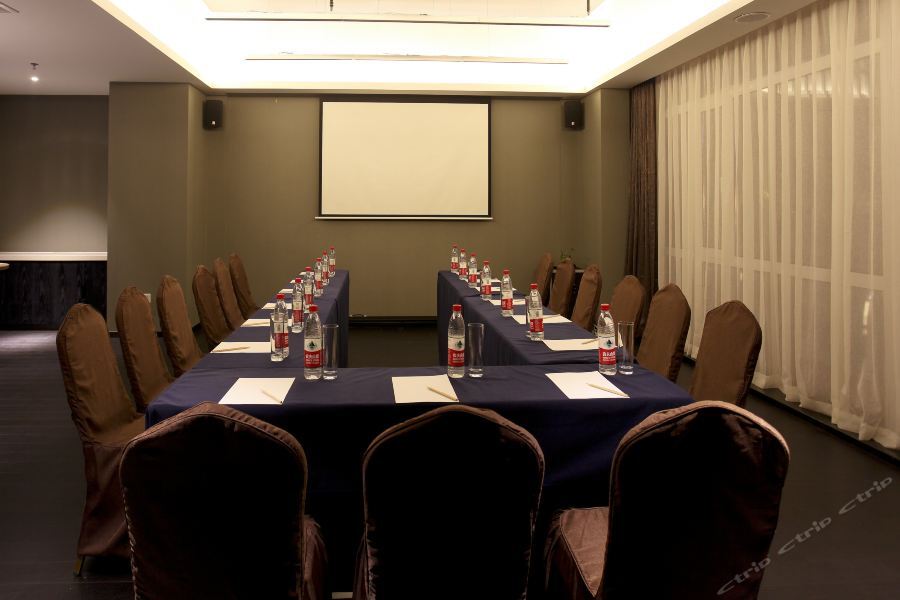 שניאנג Holz Hotel מראה חיצוני תמונה